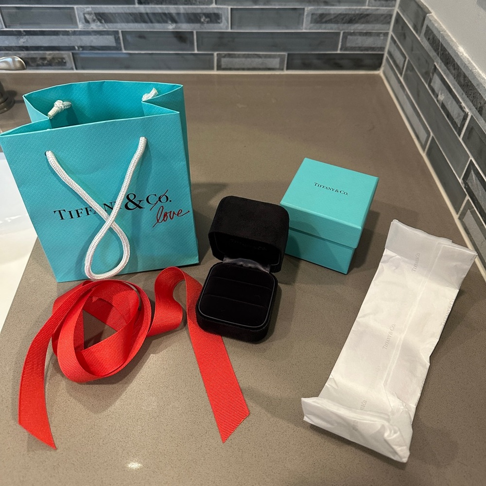 Tiffany ring box and accessories